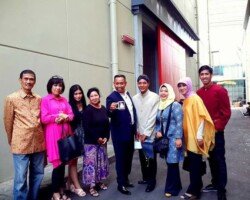 Kegiatan Bidang - III (Departemen Publikasi) di Hari Pahlawan 2015 yaitu melalui : acara Kuis Family 100 yang di pandu oleh Mas Tukul sebagai Host